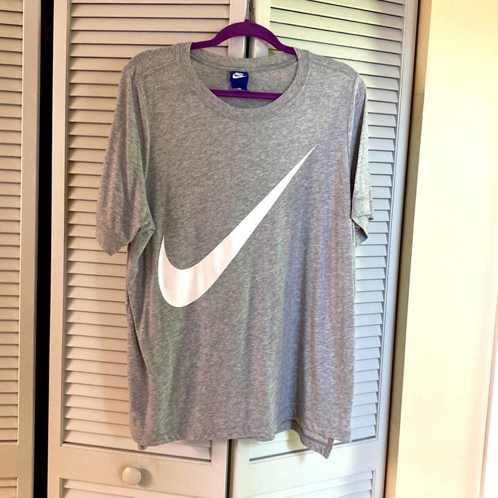 Ladies Nike Tee Size XL